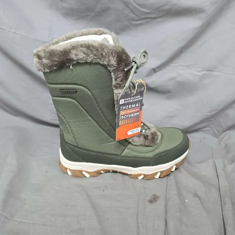 UNBOXED PAIR OF MOUNTAIN WAREHOUSE OHIO WOMENS THERMAL FLEECE LINED SNOW BOOTS IN KHAKI - UK 6