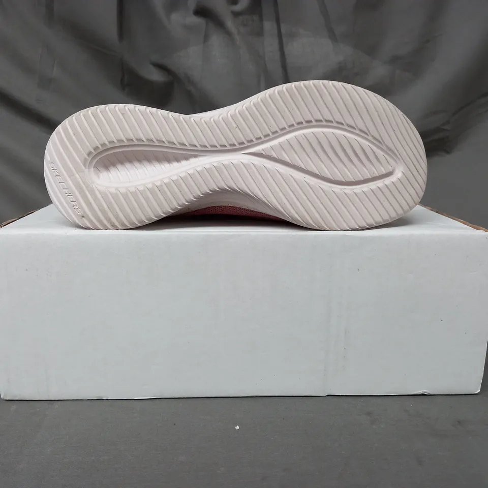 BOXED PAIR OF SKECHERS LETS DANCE SLIP-ON SHOES IN MAUVE SIZE 5.5