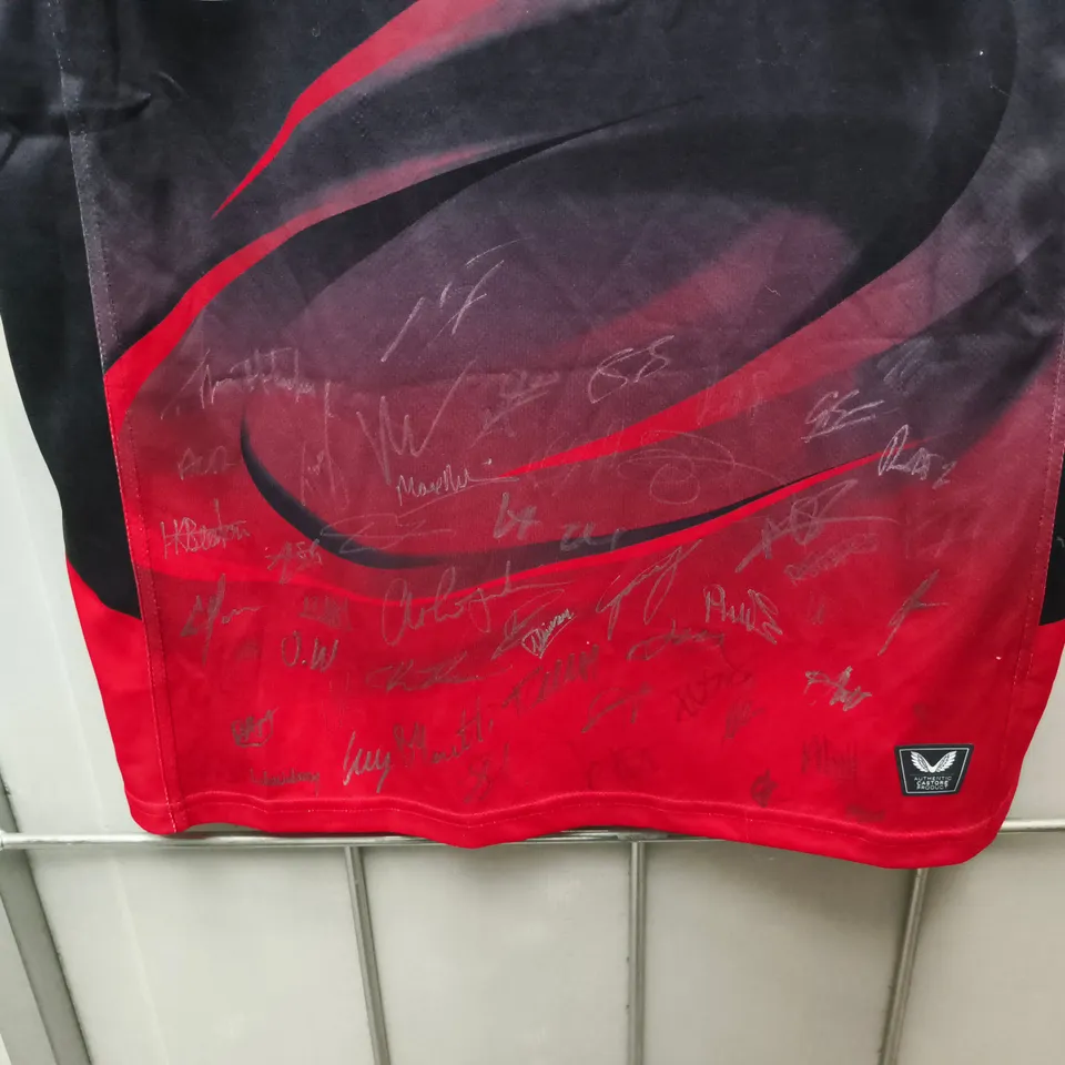 SARACENS CASTORE RUGBY SHIRT – AUTOGRAPHED, STONEX SPONSOR UK M