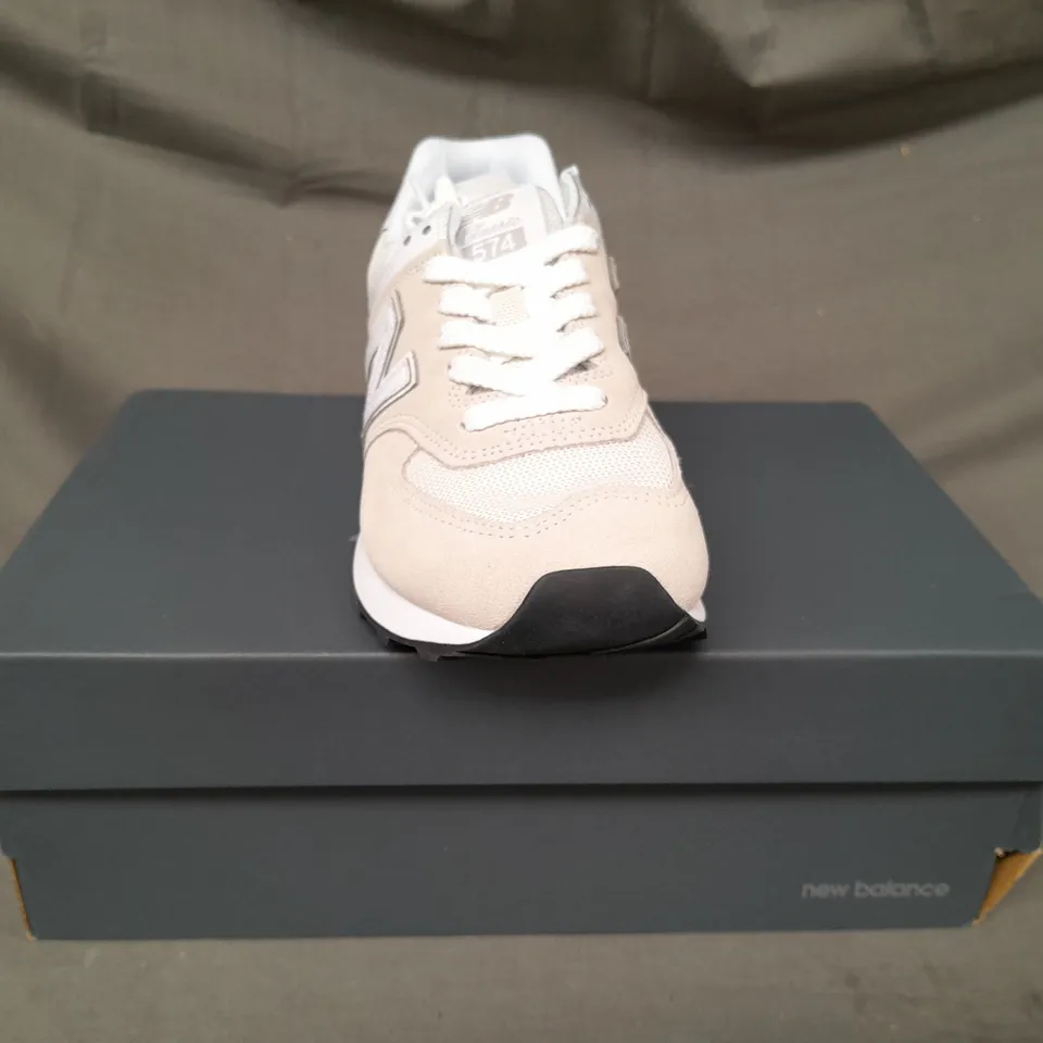 BOXED PAIR OF NEW BALANCE 574 TRAINERS IN STONE UK SIZE 5.5