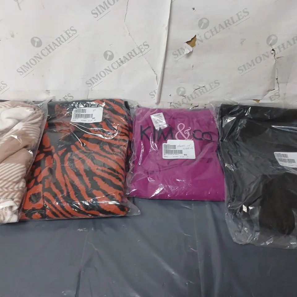 APPROXIMATELY 20 LADIES CLOTHING ITEMS IN VARIOUS COLOURS, SIZES AND STYLES