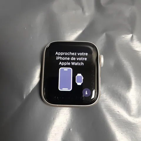UNBOXED APPLE 40MM SE WATCH IN WHITE