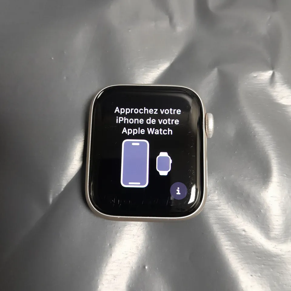 UNBOXED APPLE 40MM SE WATCH IN WHITE