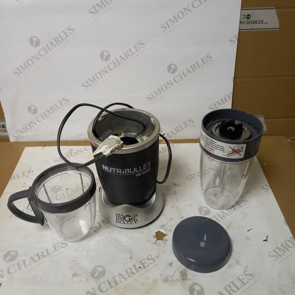 NUTRIBULLET 600 SERIES - NUTRIENT EXTRACTOR HIGH SPEED BLENDER