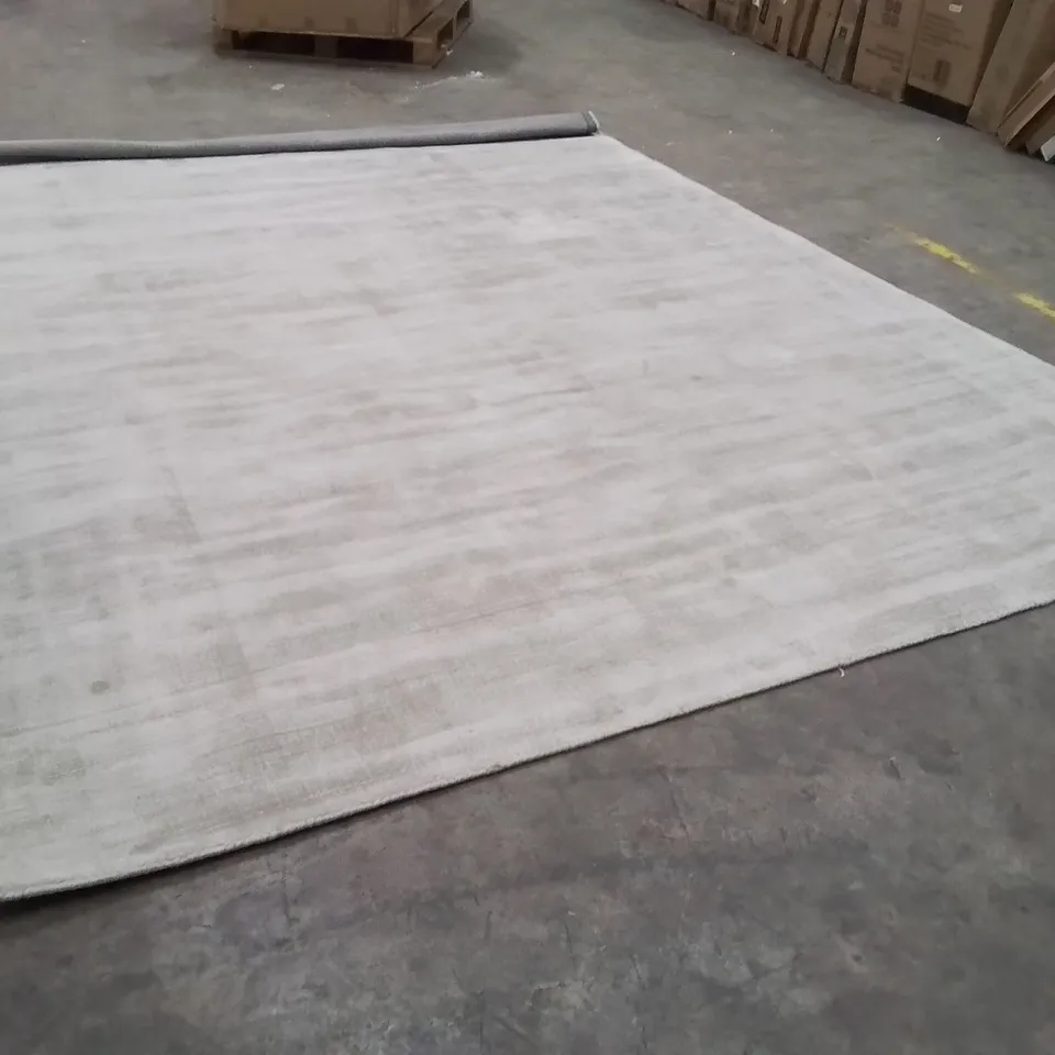 QUALITY DESIGNER AREA RUG - APPROXIMATELY 340X240CM