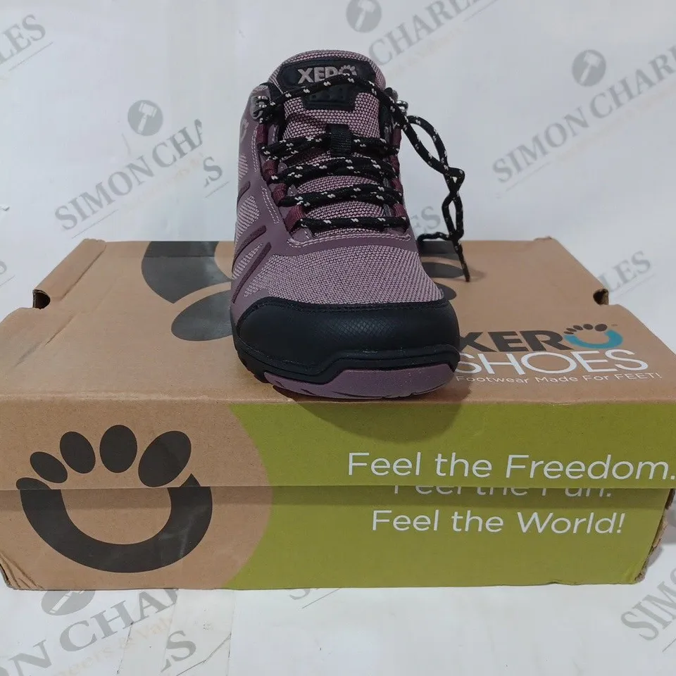 BOXED PAIR OF XERO DAYLITE HIKER FUSION SHOES IN MULBERRY COLOUR EU SIZE 37.5