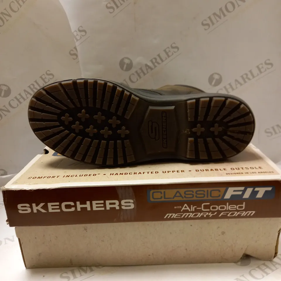 SKECHERS MEN'S CHOCOLATE LEATHER BOOTS - SIZE 7