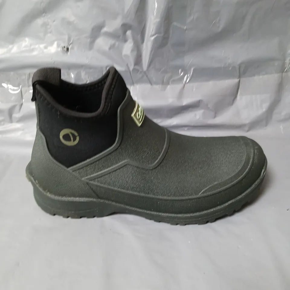 PAIR OF COTSWOLD COLEFORD EVERYDAY WELLINGTONS - GREEN - 9 RRP £45