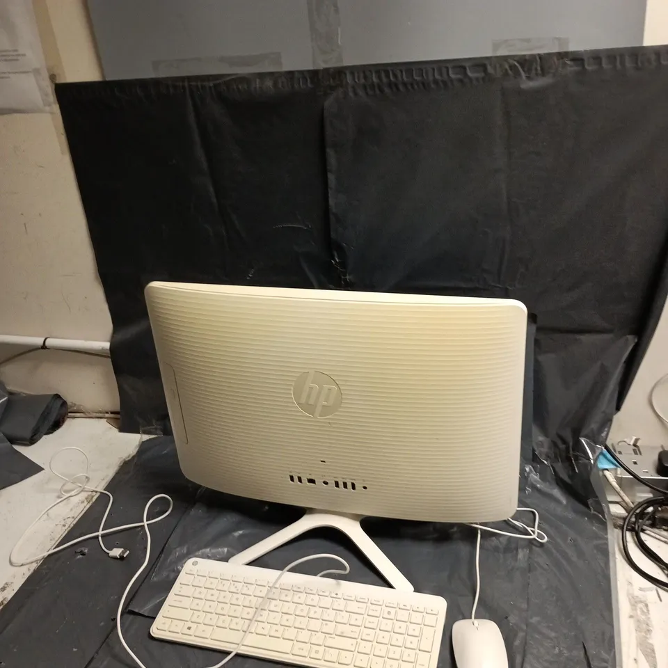 HP ALL-IN-ONE PC WITH KEYBOARD & MOUSE – WHITE