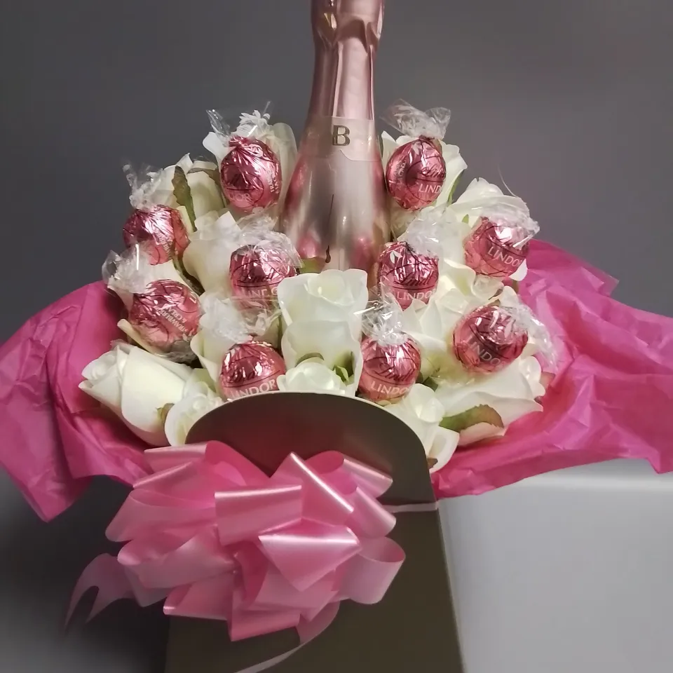 PINK PROSECCO AND LINDOR CHOCOLATE HAMPER RRP £28.99