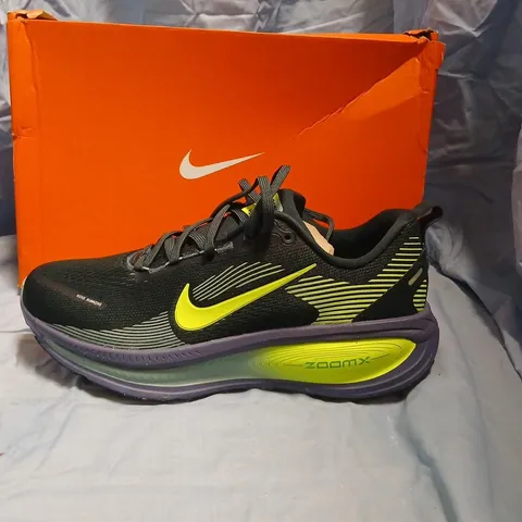 NIKE VOMERO 18 RUNNING SHOES – BLACK/VOLT, UK 10 (US 11, EU 45)