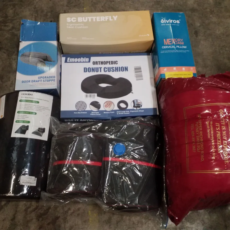 PALLET CONTAINING ASSORTED PILLOWS & CUSHIONS
