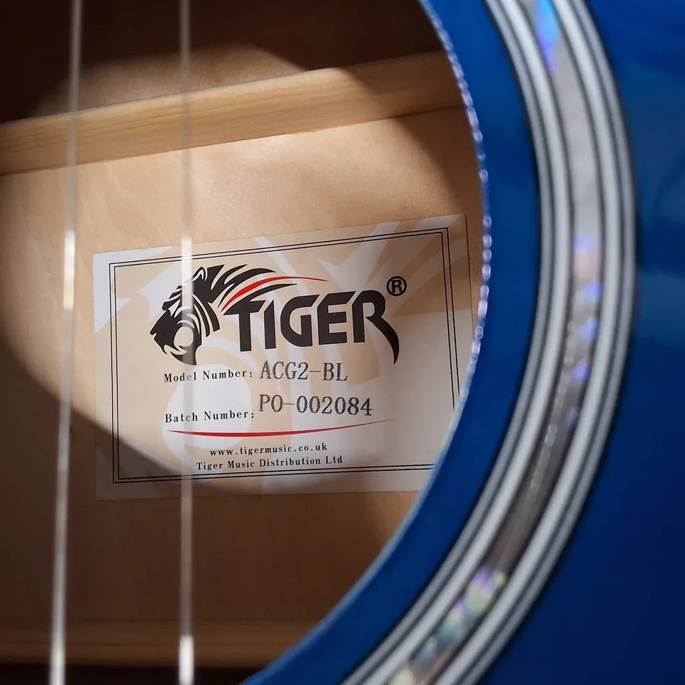 TIGER ACG2-BL ACOUSTIC GUITAR – BLUE, CUTAWAY