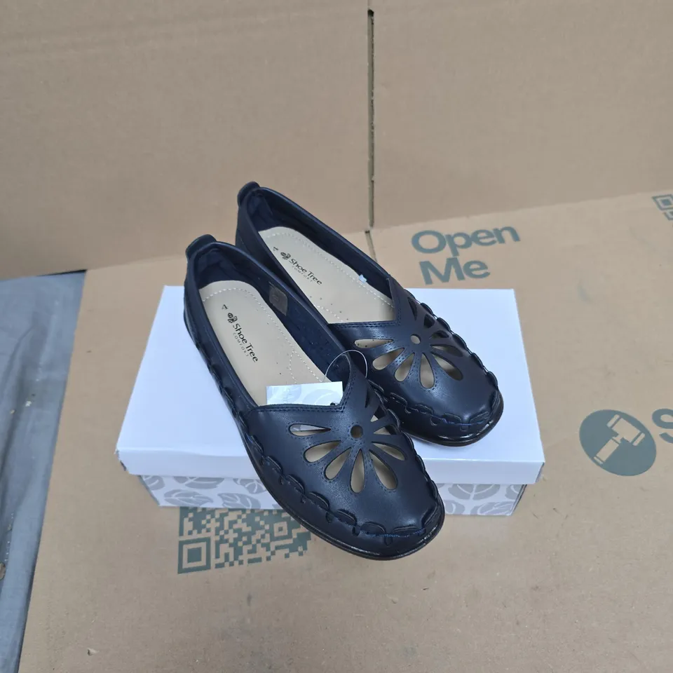 SHOE TREE PALMA NAVY FLATS – UK 4