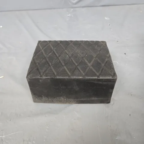 6 X RUBBER BLOCKS IN BLACK - COLLECTION ONLY