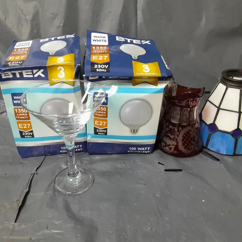 APPROXIMATELY 6 ASSORTED HOUSEHOLD ITEMS TO INCLUDE LIGT SHADE, BULBS, GLASS, ETC - COLLECTION ONLY