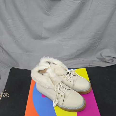 ADESSO WHITE FUR-LINED ANKLE BOOTS UK 6