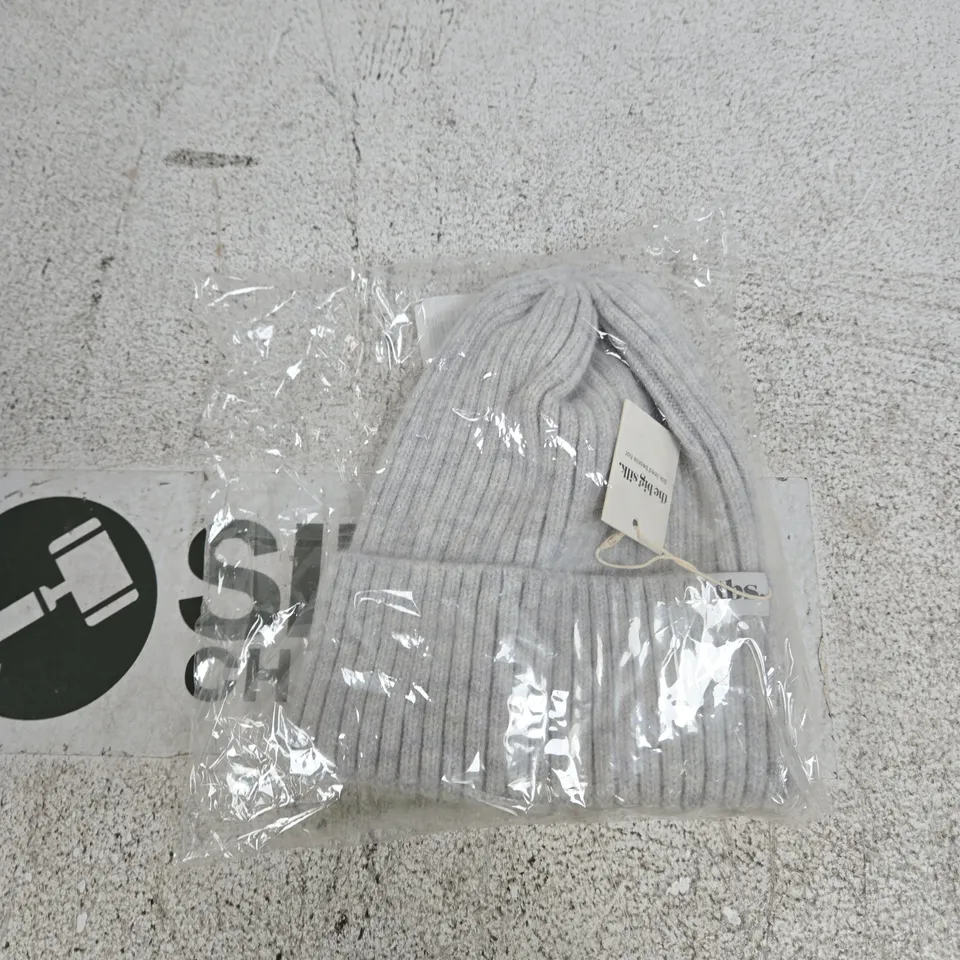 THE BIG SILK KNIT WOOL BEANIE HAT – GREY