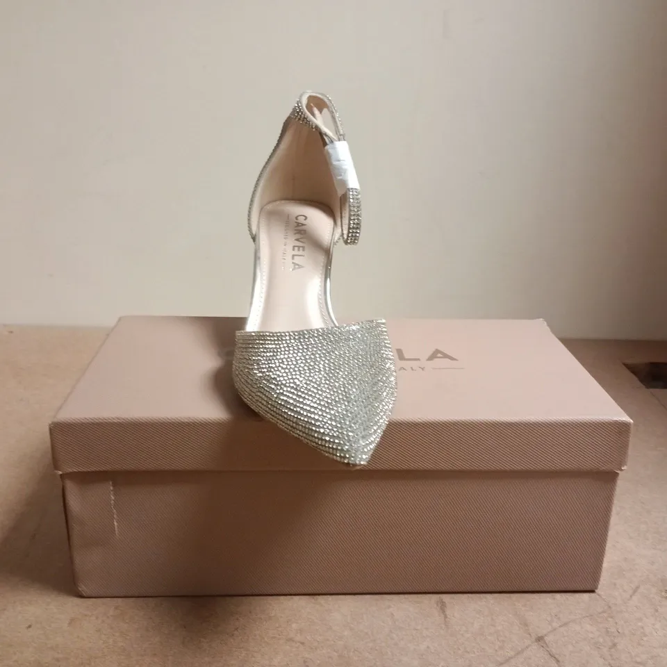BOXED PAIR OF CARVELA POINTED TOE DIAMANTE EFFECT MID HEELS SIZE EU 36