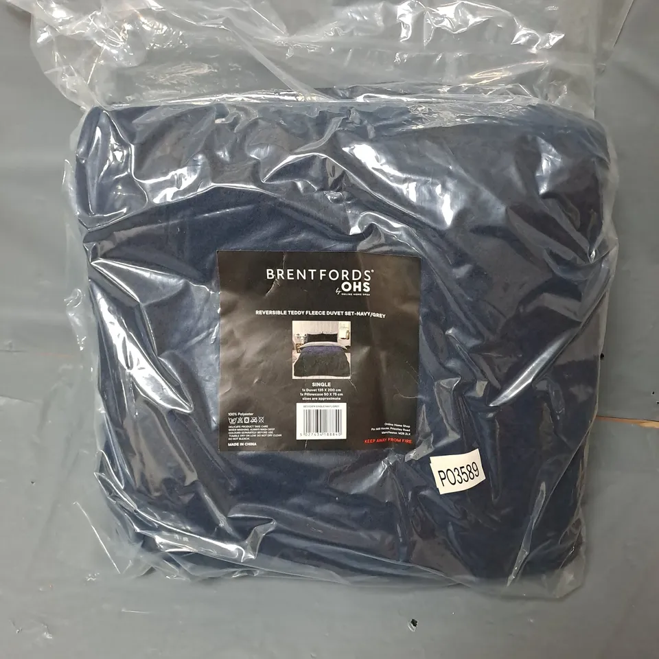 BRENTFORDS BY OHS REVERSIBLE TEDDY FLEECE DUVET SET IN NAVY (SINGLE)