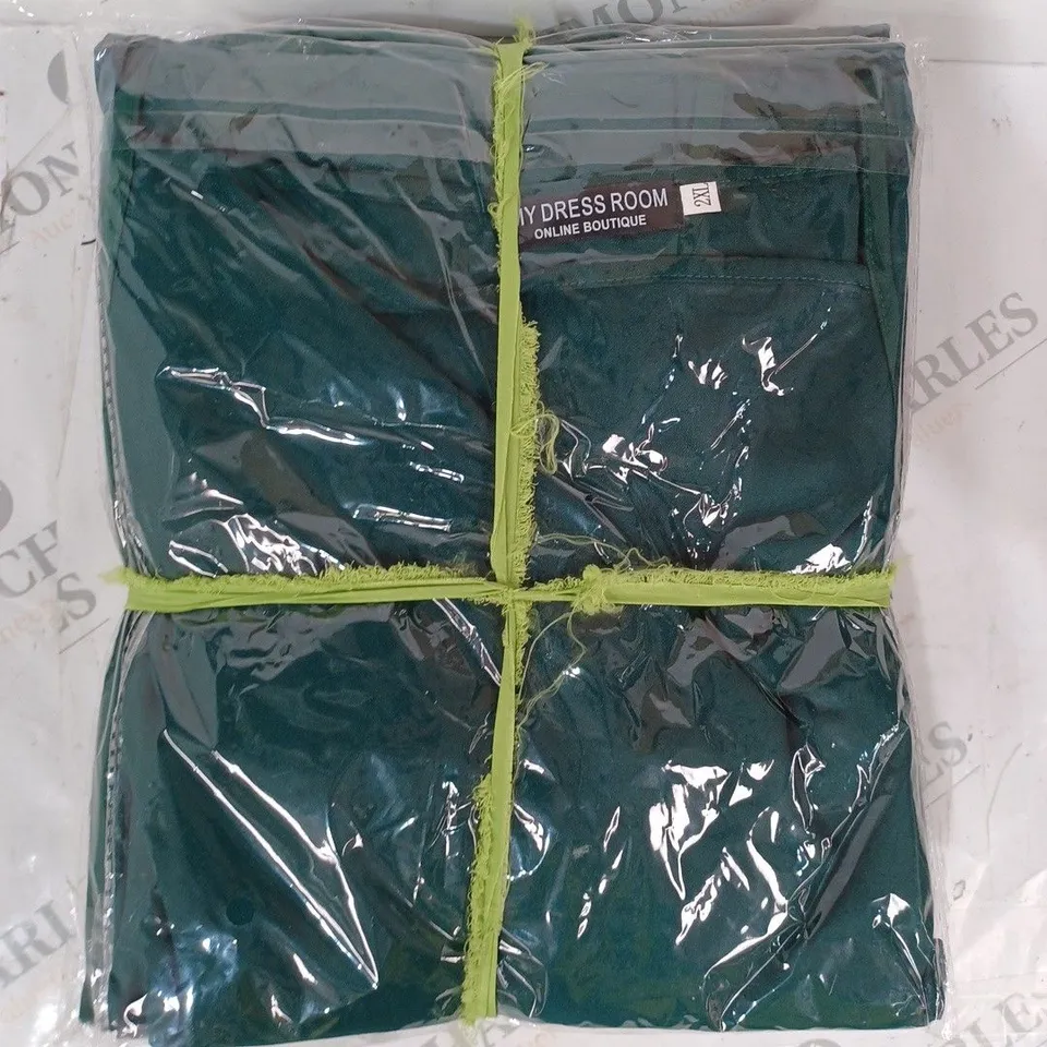 APPROXIMATELY 10 BRAND NEW MY DRESS ROOM TOPS IN GREEN SIZE 2XL