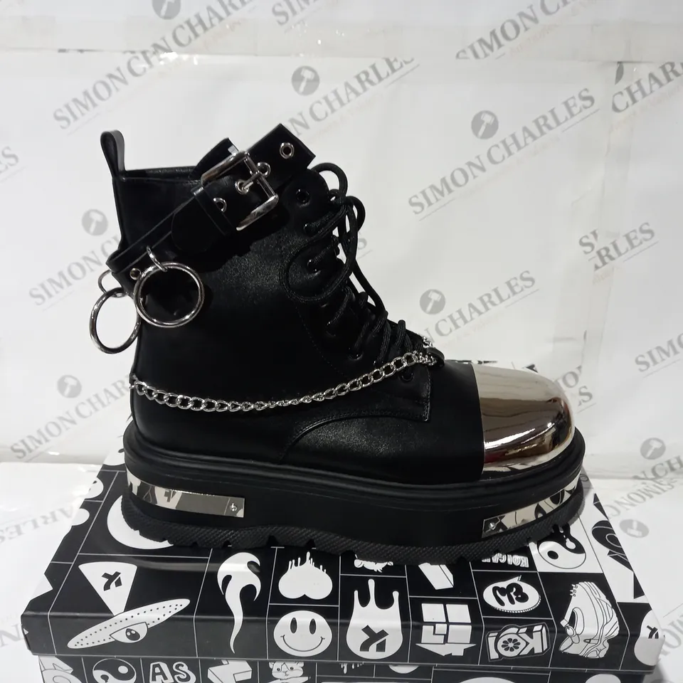 BRAND NEW BOXED PAIR OF KOI VEGAN BORIN MENS HARDWARE PLATFORM BOOTS SIZE 11