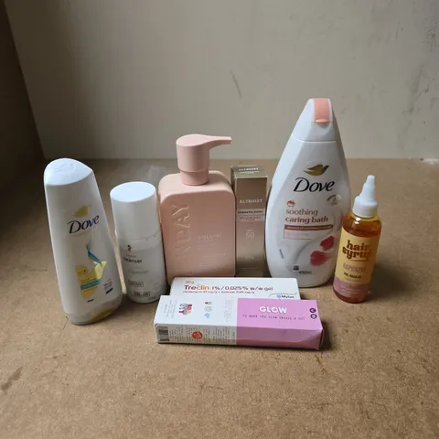 APPROXIMATELY 15 ASSORTED HEALTH & BEAUTY PRODUCTS TO INCLUDE DOVE SOOTHING CARING BATH, DOVE CONDITIONER, MONDAY COLUME CONDITIONER, ETC - COLLECTION ONLY