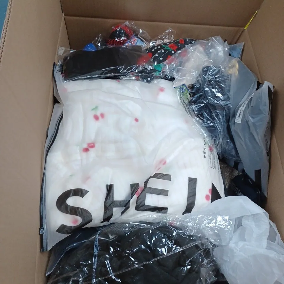 BOX OF APPROX. 25 ASSORTED CLOTHING VARYING IN SIZE/COLOUR/STYLE TO INCLUDE:  TOPS, TROUSERS, JUMPERS