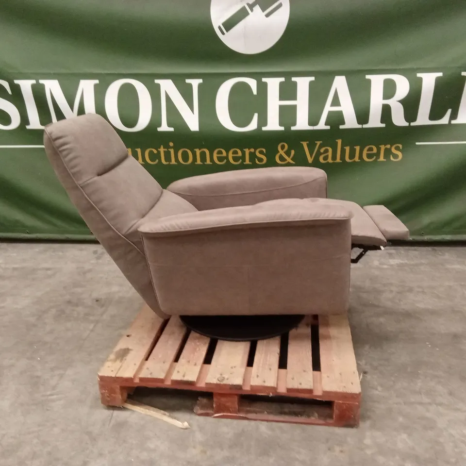 QUALITY DESIGNER ITALIAN MADE KELLY SWIVEL PUSH-BACK RECLINER CHAIR