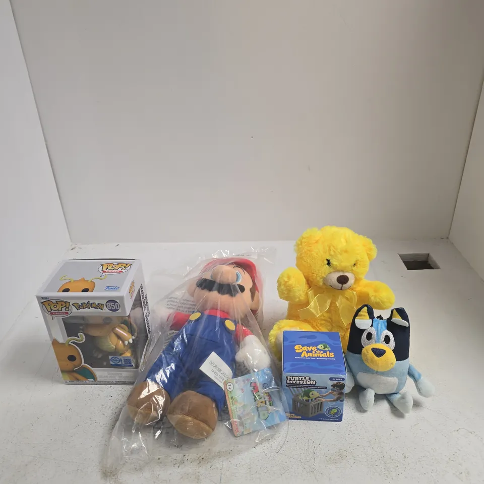 BOX OF APPROXIMATELY 8 ASSORTED ITEMS INCLUDING BLUEY TOY, SAVE THE ANIMALS TURTLE MISSION AND SUPER MARIO SOFT TOY