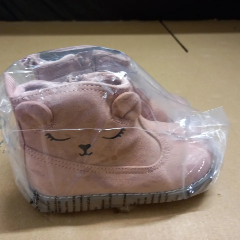 PAIR OF H&M KIDS PINK BOOTS - UK 7