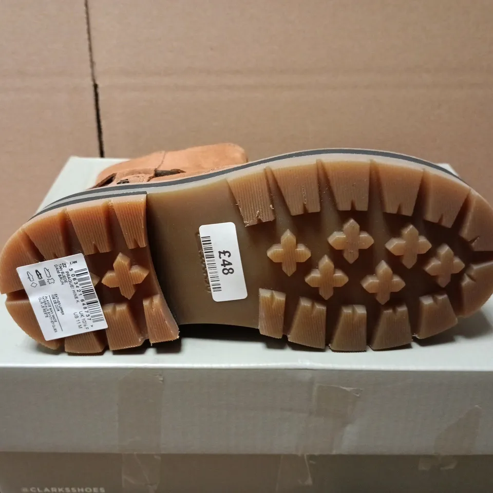 BOXED PAIR OF CLARKS KIDS PRAGUE SHINE BOOTS IN TAN SUEDE - UK 10.5 KIDS