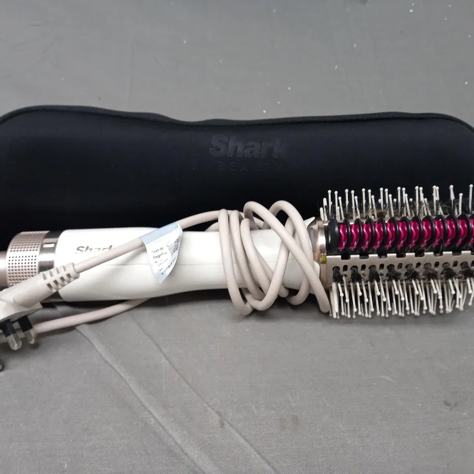 BOXED SHARK SMOOTH STYLE HEATED BRUSH AND SMOOTHING COMB