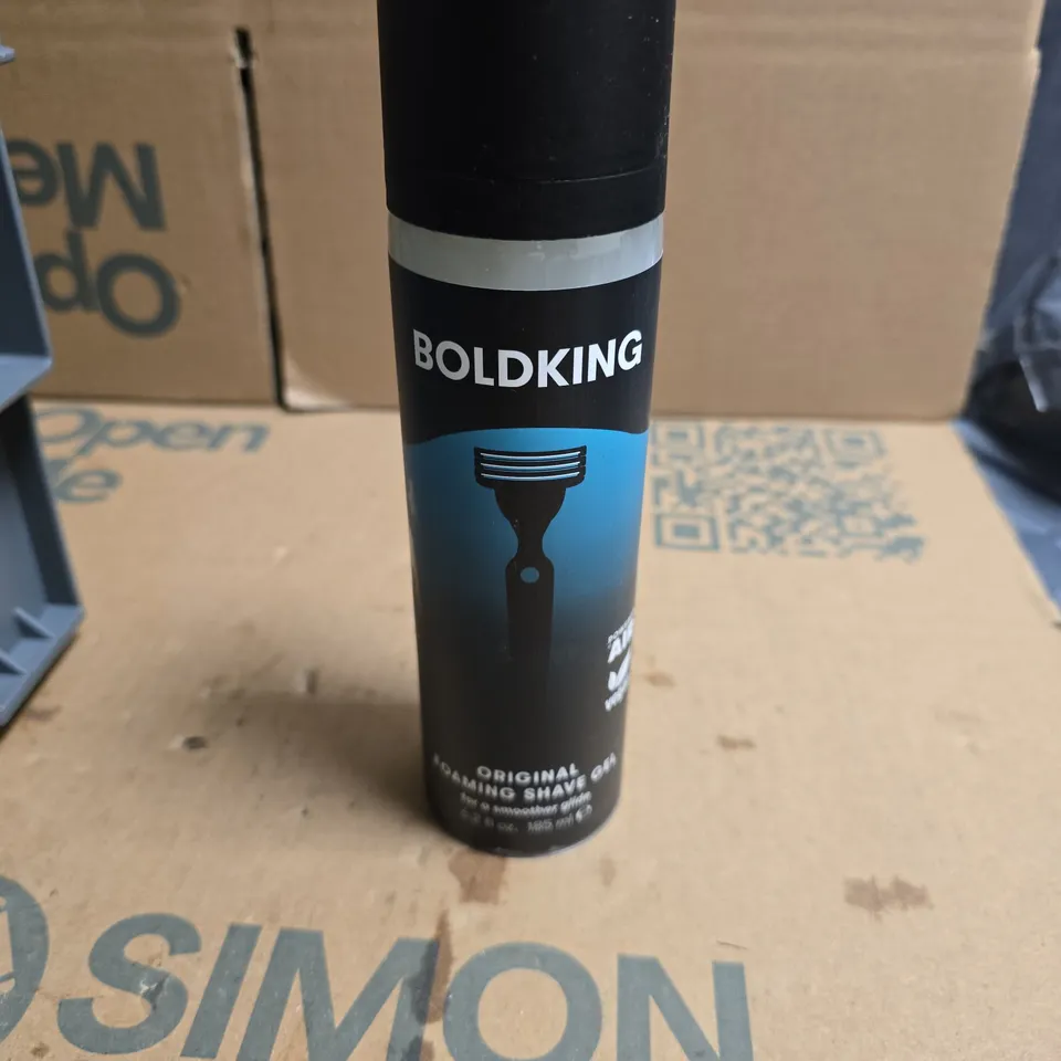 TOTE OF APPROXIMATELY 15 ASSORTED COSMETICS TO INCLUDE: BOLDKING SHAVE GEL 