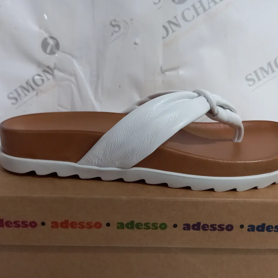 BOXED ADESSO PLATFORM OPEN TOE SANDALS IN WHITE - SIZE 7