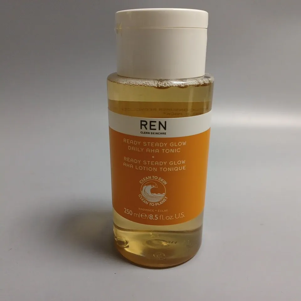 REN READY STEADY GLOW DAILY AHA TONIC (250ml)