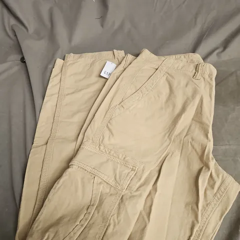 GAP BEIGE CARGO TROUSERS SIZE 33/34