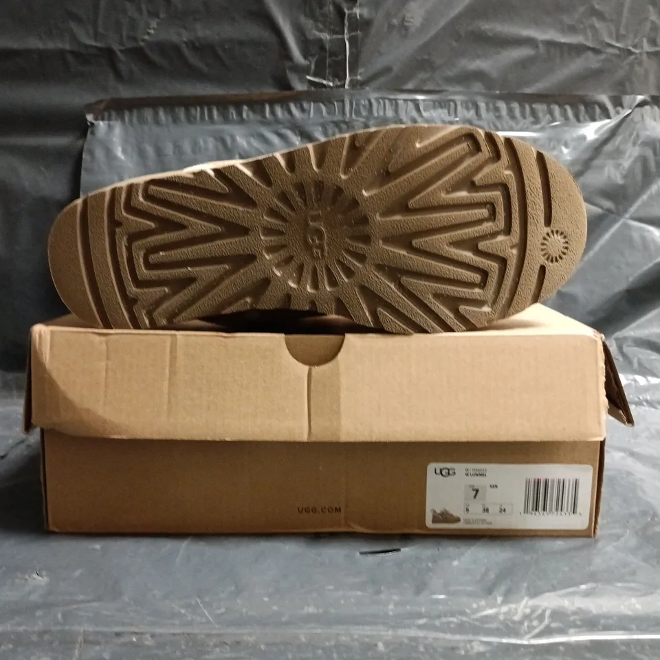 BOXED PAIR OF UGG LOWMEL SHOES IN SAND SIZE UK 5
