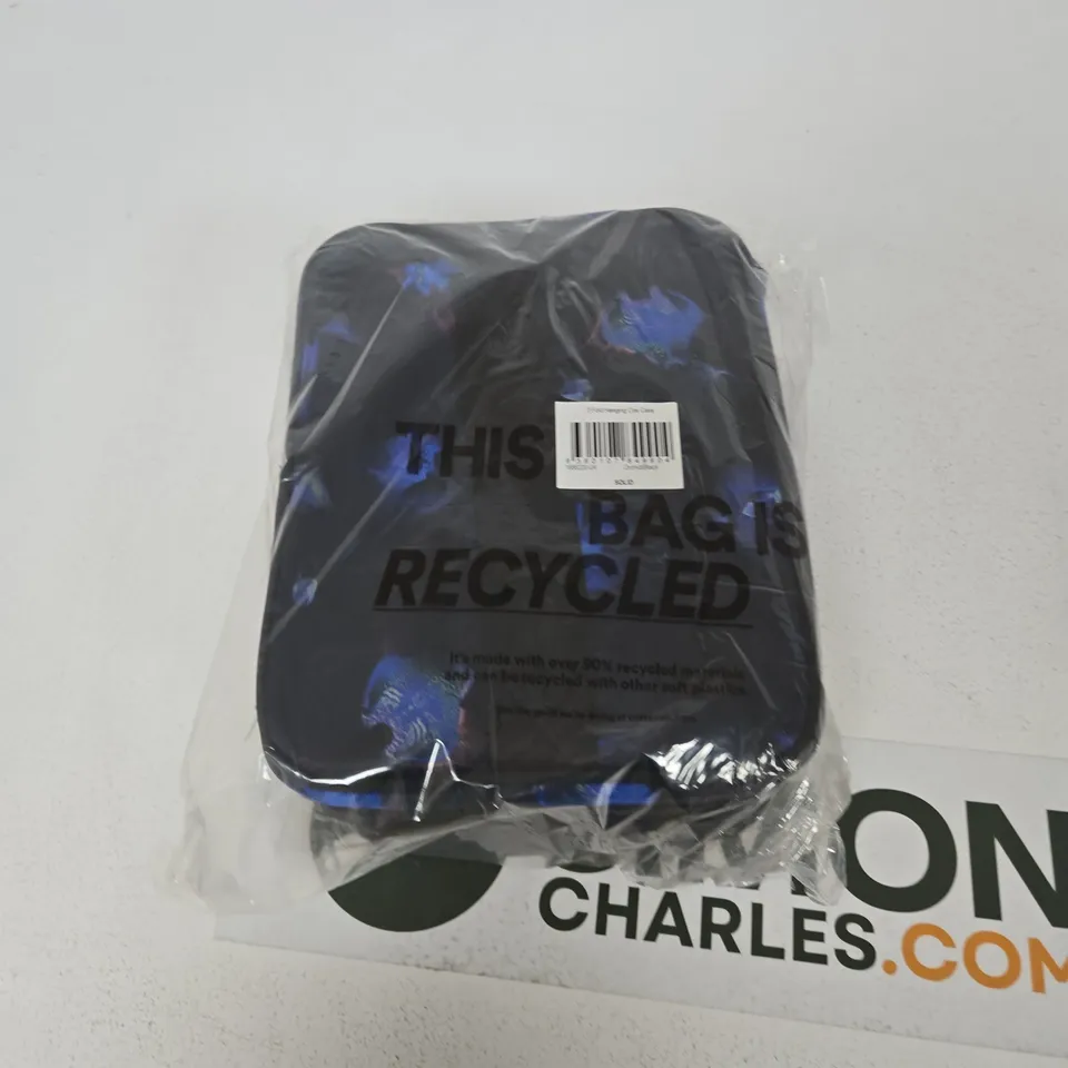 8X 3 FOLD HANGING COSMETIC CASE 