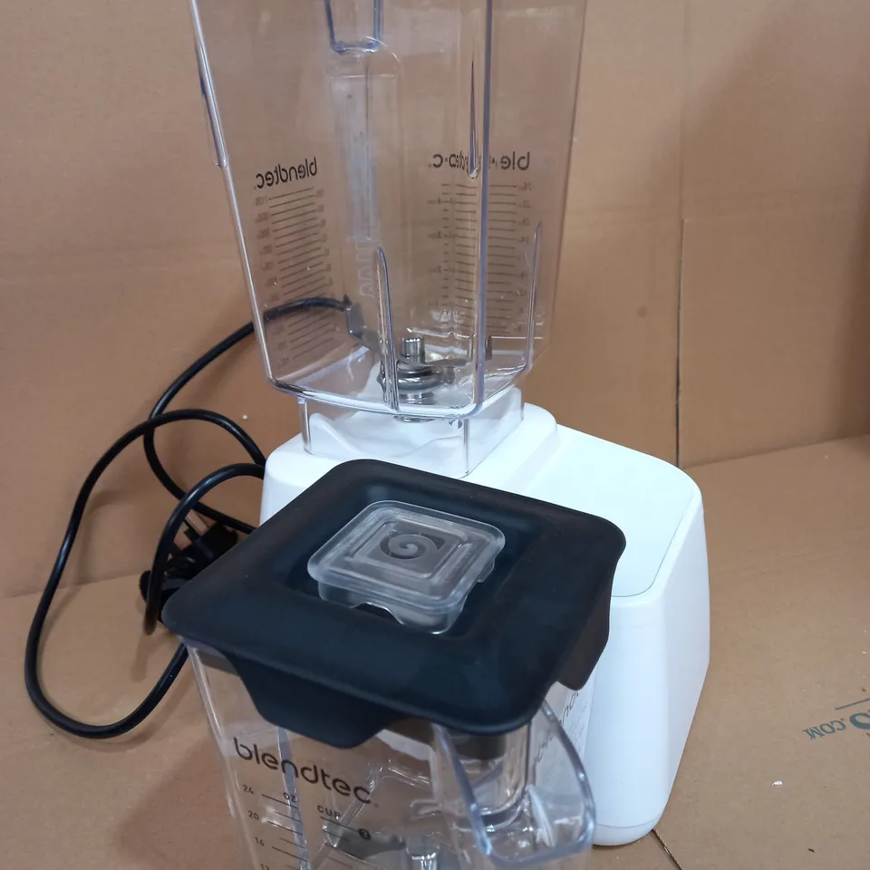 OUTLET BLENDTEC 650 BLENDER WHITE