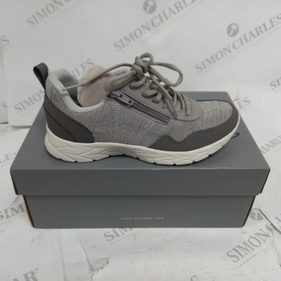 VIONIC BRISK JETTA TRAINERS SIZE 3