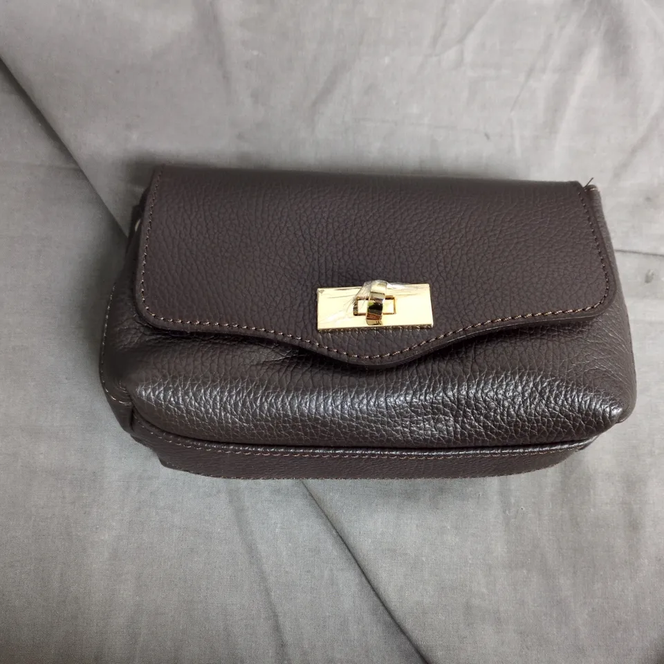 ELIE BEAUMONT BROWN LEATHER CLUTCH BAG WITH GOLD-TONE TURN-LOCK CLASP 