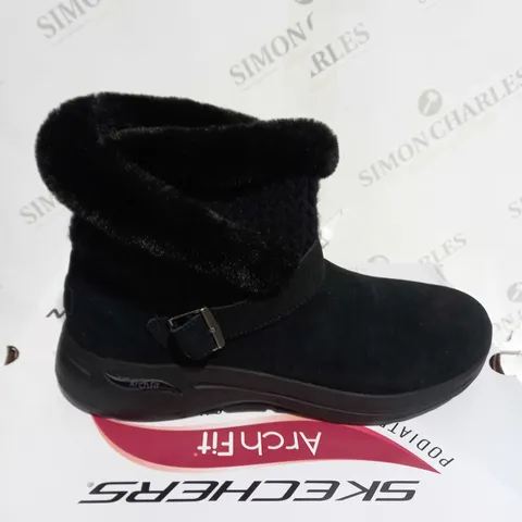BOXED SKETCHER GO ARCH FIT IN BLACK - UK SIZE 8