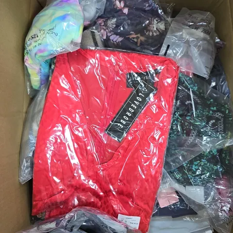 APPROXIMATELY 20 ASSORTED CLOTHING PRODUCTS IN VARIOUS STYLES & SIZES