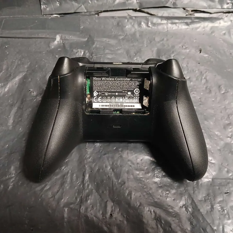 XBOX WIRELESS CONTROLLER - BLACK