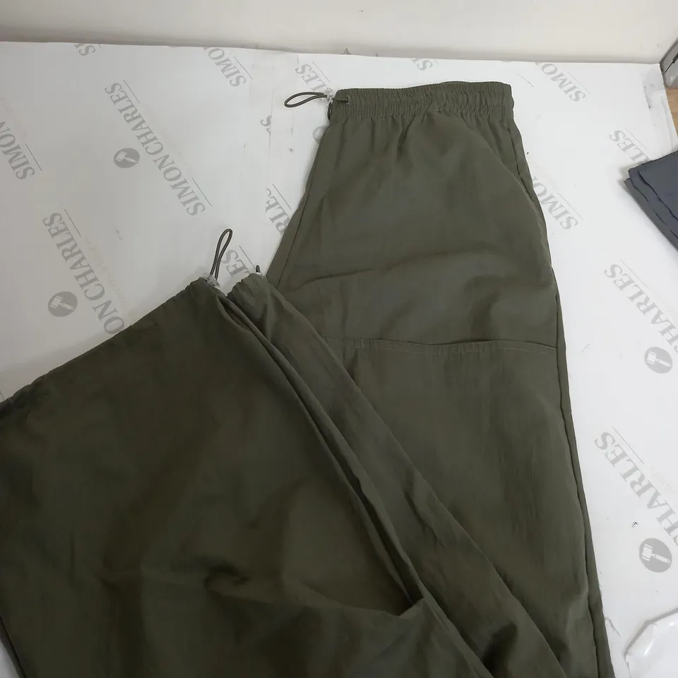 ZARA ELASTIC SMALL KHAKI CARGOS 