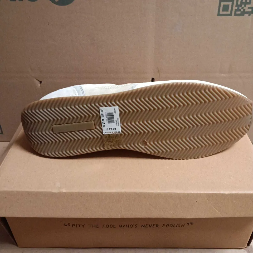 BOXED PAIR OF WHITE STUFF RETRO RUNNER NAT MLT TRAINERS – UK 12