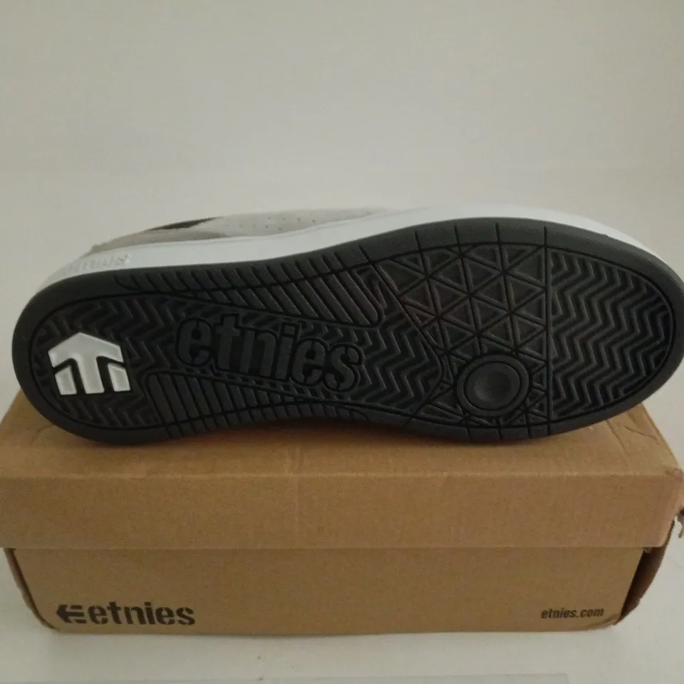 ETNIES KIDS MARANA GREY TRAINERS UK 6 BOXED