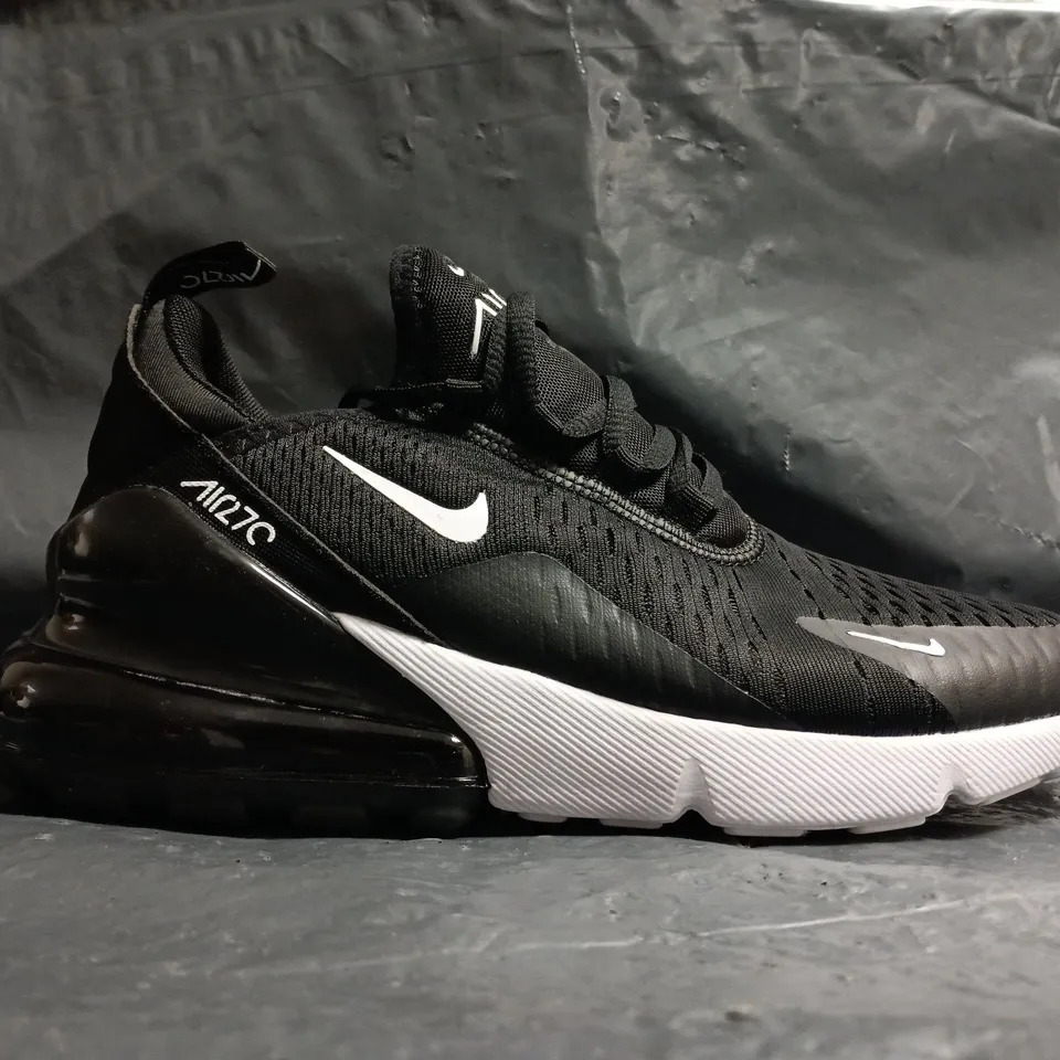 PAIR OF NIKE AIR 270 TRAINERS IN BLACK/WHITE SIZE UK 5.5
