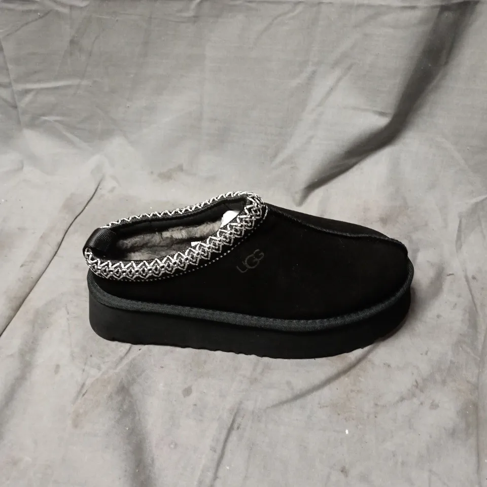 UGG BLACK SUEDE SLIPPERS WITH KNIT ANKLE TRIM SIZE 4